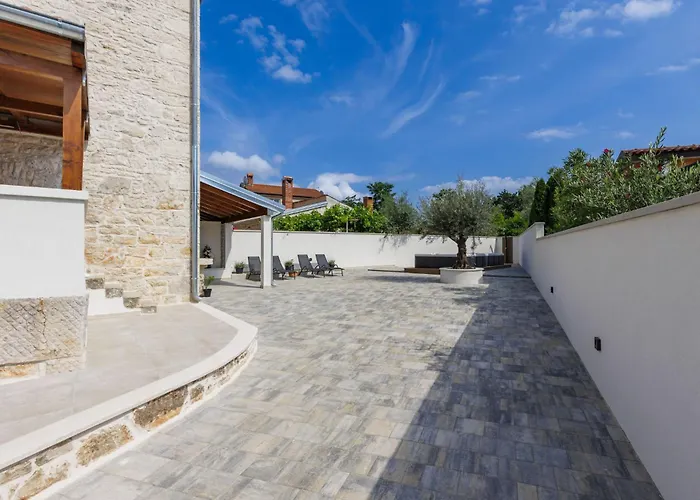 Lucky By Interhome *