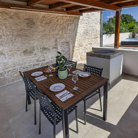 Lucky By Interhome *