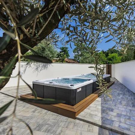 Holiday home Lucky By Interhome