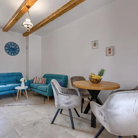 Lucky By Interhome *