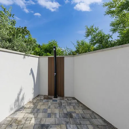 Lucky By Interhome * Porec