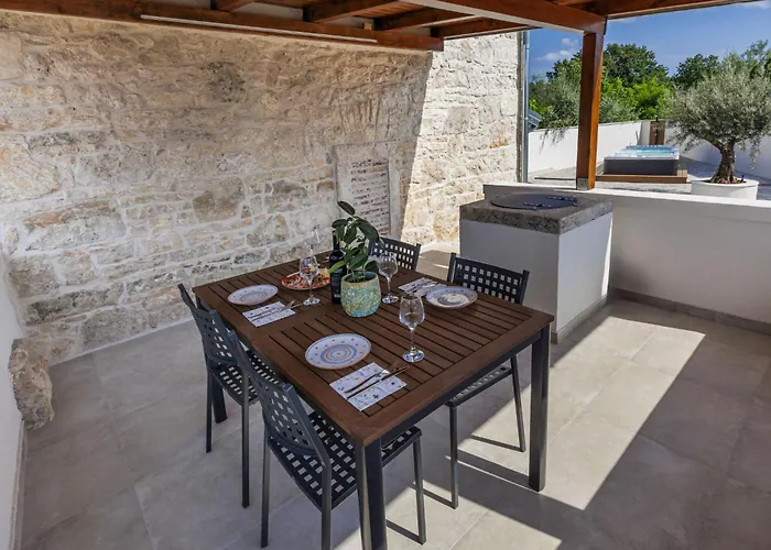 Lucky By Interhome *