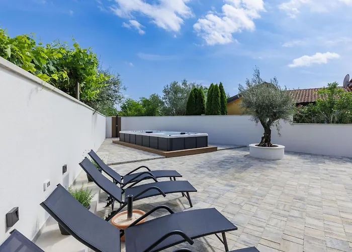 Ferienhaus Lucky By Interhome Poreč